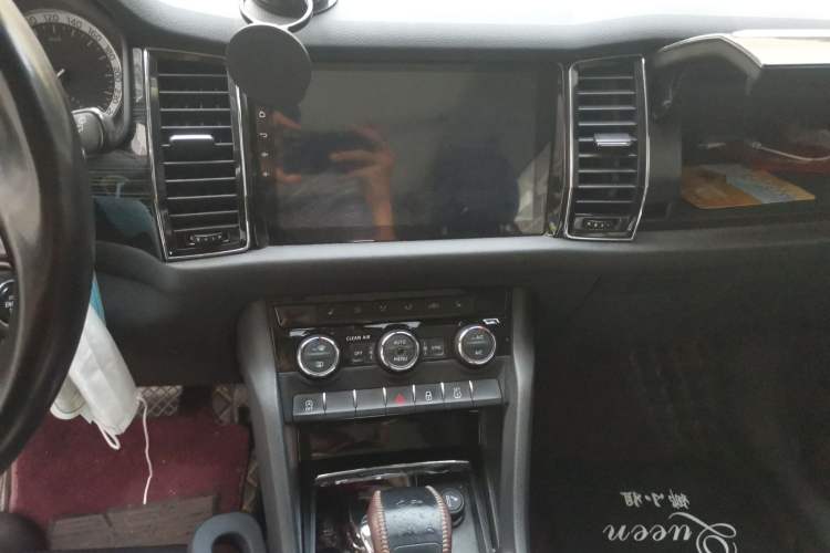 Used Skoda Kodiaq 2018 TSI330 5-Seater Two-Wheel Drive Comfort Edition Audio And AC Panel