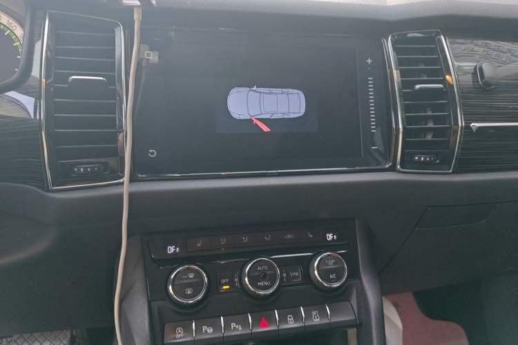 Used Skoda Kodiaq 2018 Facelifted TSI330 5-Seater Two-Wheel-Drive Luxury Enjoyment Edition Audio And AC Panel