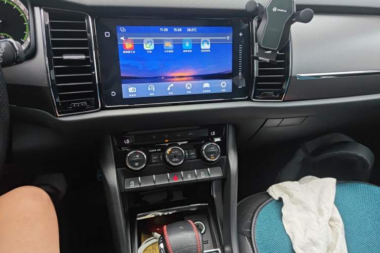 Used Skoda Kodiaq 2018 Facelifted TSI330 5-Seater Two-Wheel-Drive Comfort Edition Audio And AC Panel