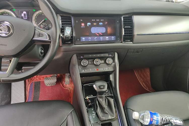 Used Skoda Kodiaq 2018 Facelifted TSI330 5-Seater Two-Wheel-Drive Luxury Edition Audio And AC Panel