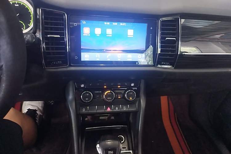 Used Skoda Kodiaq 2018 Facelifted TSI330 5-Seater Two-Wheel-Drive Luxury Enjoyment Edition Audio And AC Panel