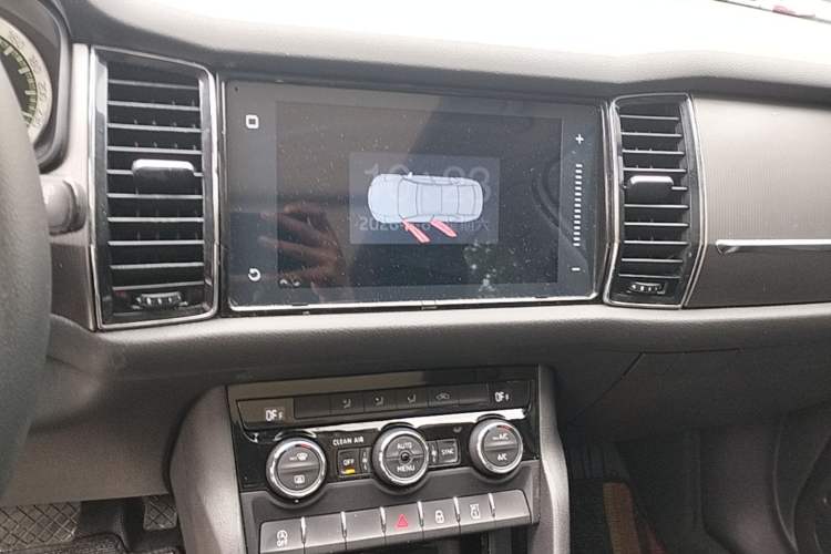 Used Skoda Kodiaq 2018 Facelifted TSI330 5-Seater Two-Wheel-Drive Comfort Edition Audio And AC Panel