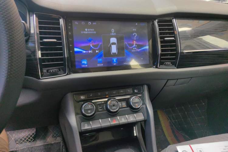 Used Skoda Kodiaq 2018 TSI330 5-Seater Two-Wheel-Drive Luxury Enjoyment Edition Audio And AC Panel