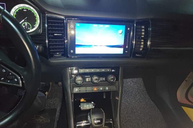 Used Skoda Kodiaq 2018 Facelifted TSI330 5-Seater Two-Wheel-Drive Luxury Enjoyment Edition Audio And AC Panel
