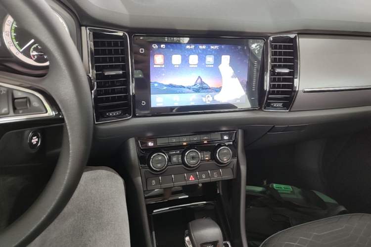 Used Skoda Kodiaq 2018 Facelifted TSI330 5-Seater Two-Wheel-Drive Comfort Edition Audio And AC Panel