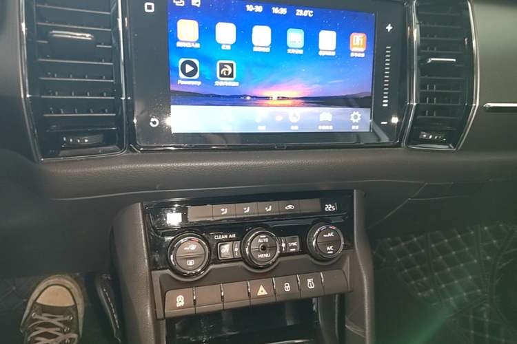 Used Skoda Kodiaq 2018 Facelifted TSI330 5-Seater Two-Wheel-Drive Comfort Edition Audio And AC Panel