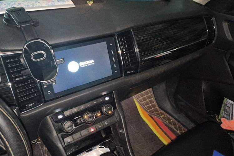 Used Skoda Kodiaq 2018 TSI330 7-Seater Two-Wheel-Drive Luxury Enjoyment Edition Audio And AC Panel