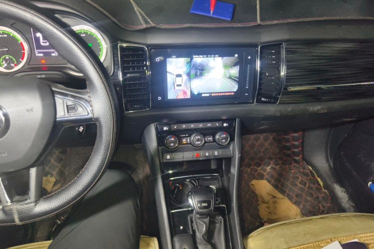 Used Skoda Kodiaq 2018 Facelifted TSI330 5-Seater Two-Wheel-Drive Luxury Enjoyment Edition Audio And AC Panel
