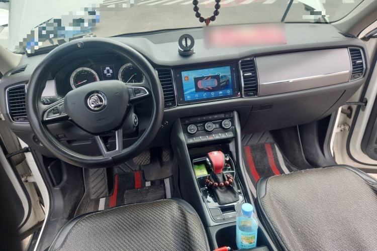 Used Skoda Kodiaq 2018 Facelifted TSI330 5-Seater Two-Wheel-Drive Comfort Edition Center Console
