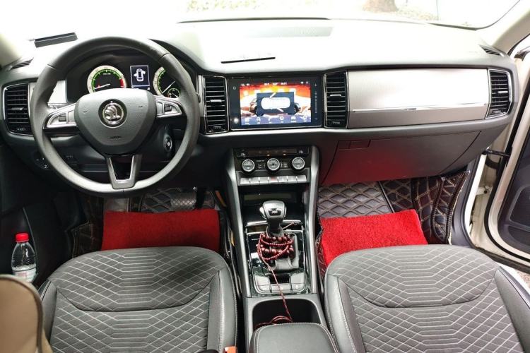 Used Skoda Kodiaq 2018 Facelifted TSI330 5-Seater Two-Wheel-Drive Luxury Edition Center Console