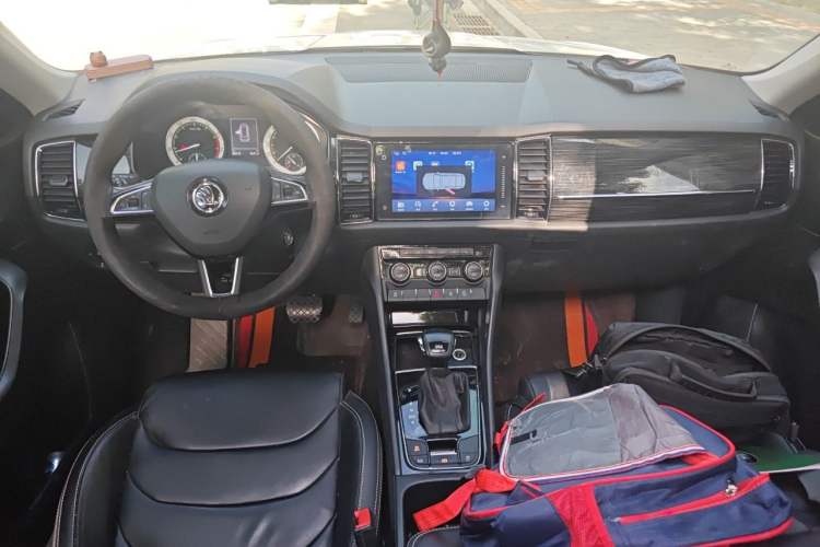 Used Skoda Kodiaq 2018 Facelifted TSI330 5-Seater Two-Wheel-Drive Luxury Enjoyment Edition Center Console