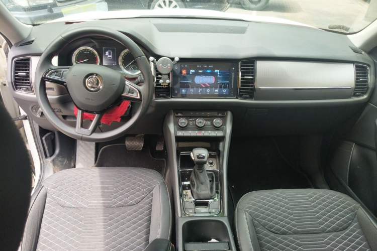 Used Skoda Kodiaq 2018 Facelifted TSI330 5-Seater Two-Wheel-Drive Comfort Edition Center Console