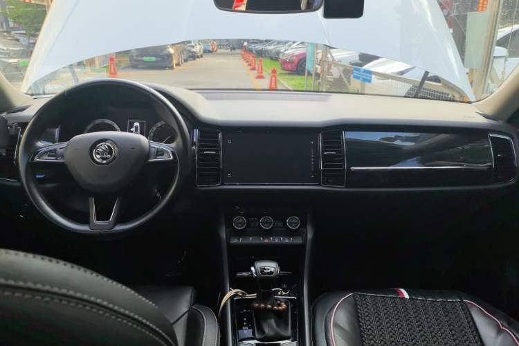 Used Skoda Kodiaq 2018 Facelifted TSI330 5-Seater Two-Wheel-Drive Luxury Enjoyment Edition Center Console