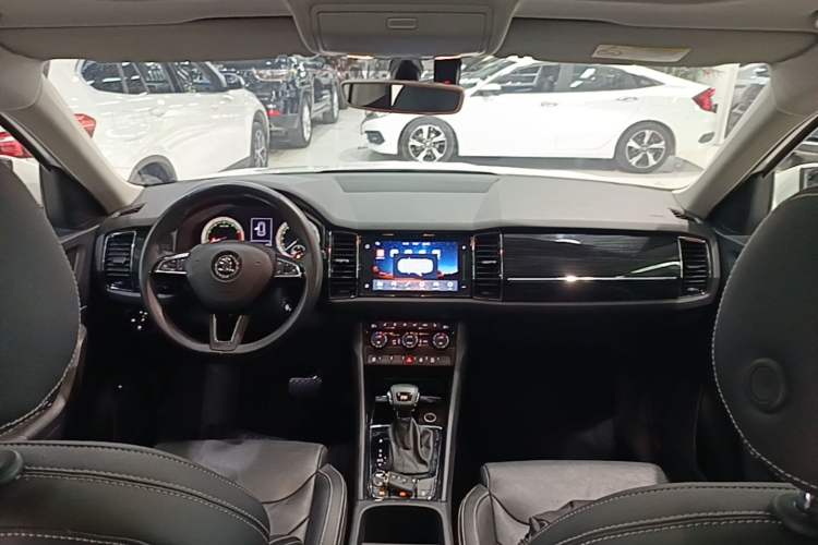 Used Skoda Kodiaq 2018 Facelifted TSI330 5-Seater Two-Wheel-Drive Luxury Enjoyment Edition Center Console