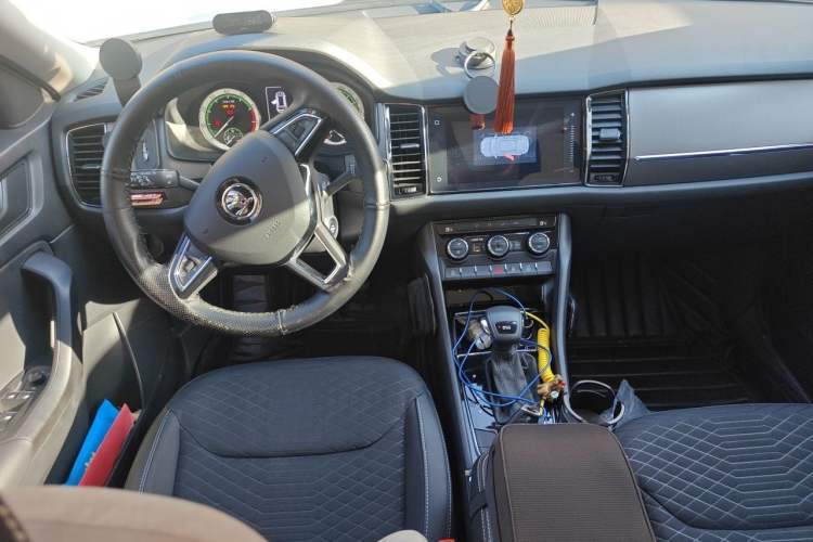Used Skoda Kodiaq 2018 Facelifted TSI330 5-Seater Two-Wheel-Drive Comfort Edition Center Console
