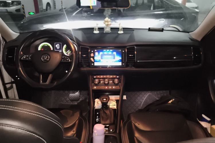 Used Skoda Kodiaq 2018 Facelifted TSI330 5-Seater Two-Wheel-Drive Luxury Enjoyment Edition Center Console