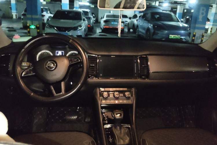 Used Skoda Kodiaq 2018 Facelifted TSI330 5-Seater Two-Wheel-Drive Comfort Edition Center Console