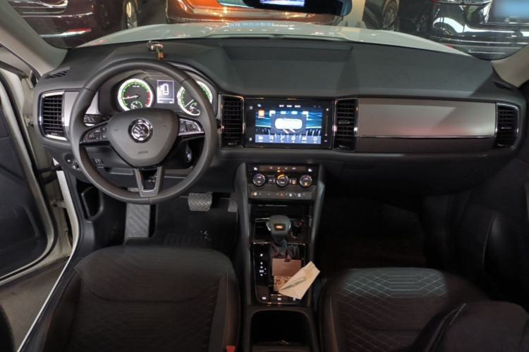 Used Skoda Kodiaq 2018 Facelifted TSI330 5-Seater Two-Wheel-Drive Comfort Edition Center Console