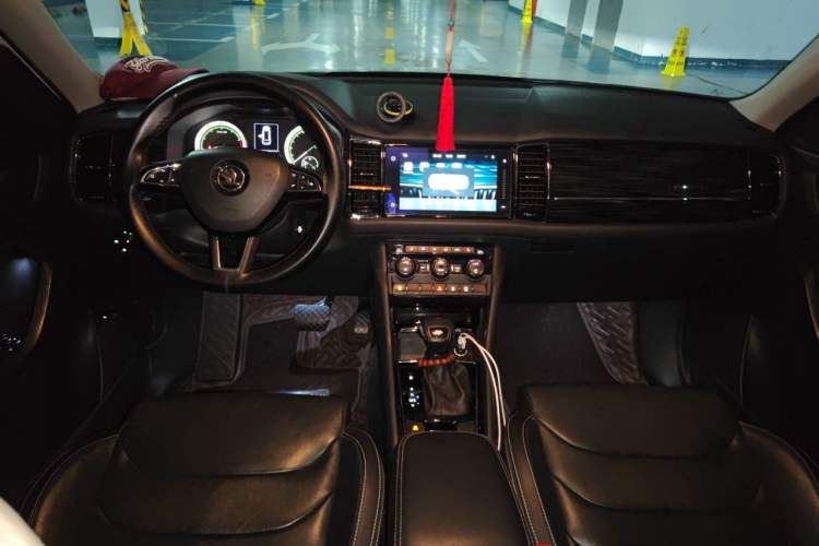 Used Skoda Kodiaq 2018 Facelifted TSI330 5-Seater Two-Wheel-Drive Luxury Enjoyment Edition Center Console