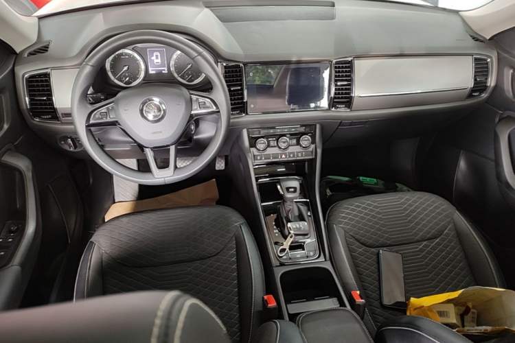 Used Skoda Kodiaq 2018 Facelifted TSI330 5-Seater Two-Wheel-Drive Comfort Edition Center Console