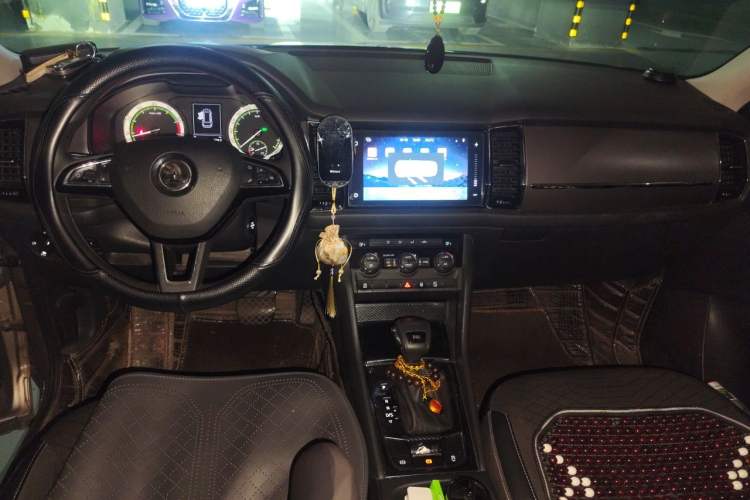 Used Skoda Kodiaq 2018 Facelifted TSI330 5-Seater Two-Wheel-Drive Comfort Edition Center Console