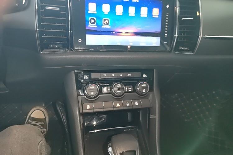 Used Skoda Kodiaq 2018 Facelifted TSI330 5-Seater Two-Wheel-Drive Comfort Edition Center Console
