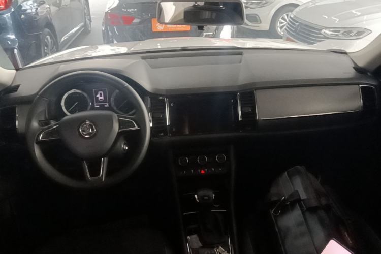 Used Skoda Kodiaq 2018 Facelifted TSI330 5-Seater Two-Wheel-Drive Comfort Edition Center Console