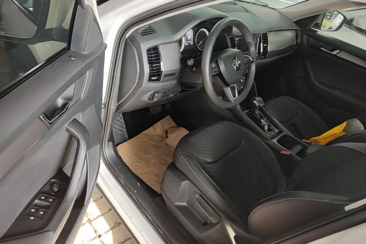 Used Skoda Kodiaq 2018 Facelifted TSI330 5-Seater Two-Wheel-Drive Comfort Edition Driver Seat