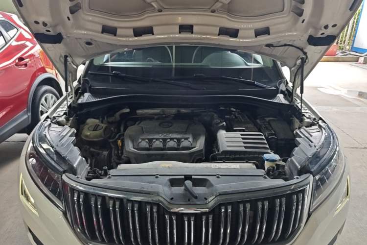 Used Skoda Kodiaq 2018 Facelifted TSI330 5-Seater Two-Wheel-Drive Comfort Edition Engine Bay