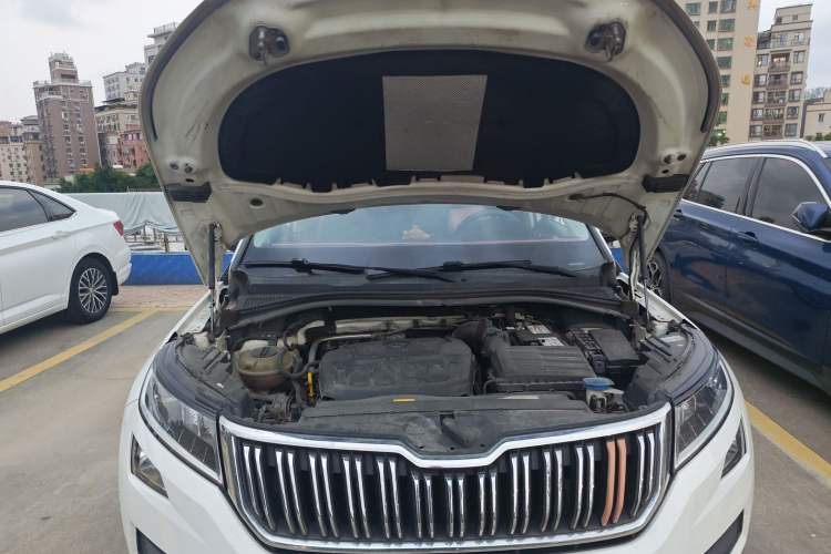 Used Skoda Kodiaq 2018 Facelifted TSI330 5-Seater Two-Wheel-Drive Comfort Edition Engine Bay