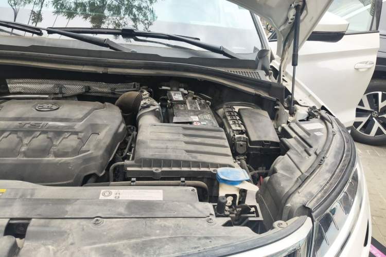 Used Skoda Kodiaq 2018 Facelifted TSI330 5-Seater Two-Wheel-Drive Comfort Edition Engine Bay Left