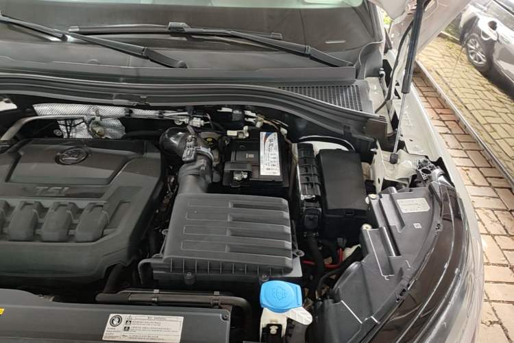 Used Skoda Kodiaq 2018 Facelifted TSI330 5-Seater Two-Wheel-Drive Comfort Edition Engine Bay Left