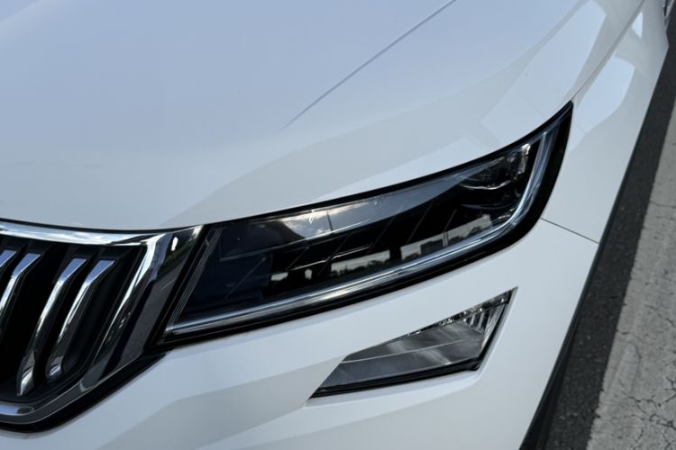Used Skoda Kodiaq 2018 Facelifted TSI330 5-Seater Two-Wheel-Drive Luxury Enjoyment Edition Exterior 2