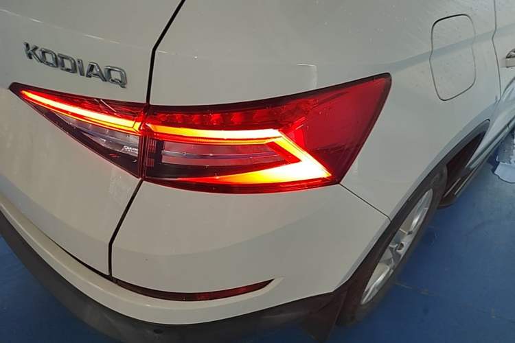 Used Skoda Kodiaq 2018 Facelifted TSI330 5-Seater Two-Wheel-Drive Comfort Edition Exterior 3