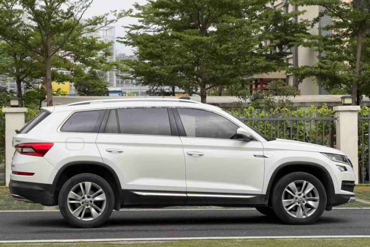 Used Skoda Kodiaq 2018 Facelifted TSI330 5-Seater Two-Wheel-Drive Luxury Enjoyment Edition Exterior 3