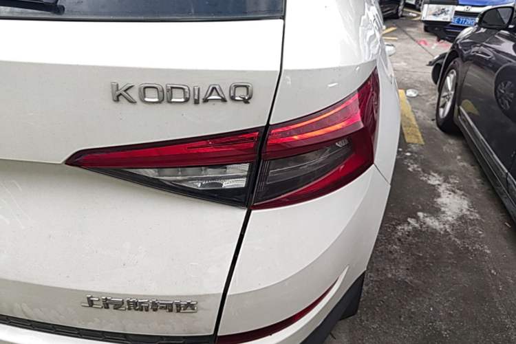 Used Skoda Kodiaq 2018 Facelifted TSI330 5-Seater Two-Wheel-Drive Luxury Enjoyment Edition Exterior 3