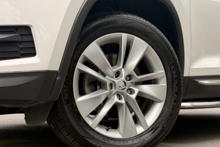Used Skoda Kodiaq 2018 Facelifted TSI330 5-Seater Two-Wheel-Drive Luxury Enjoyment Edition Exterior 4