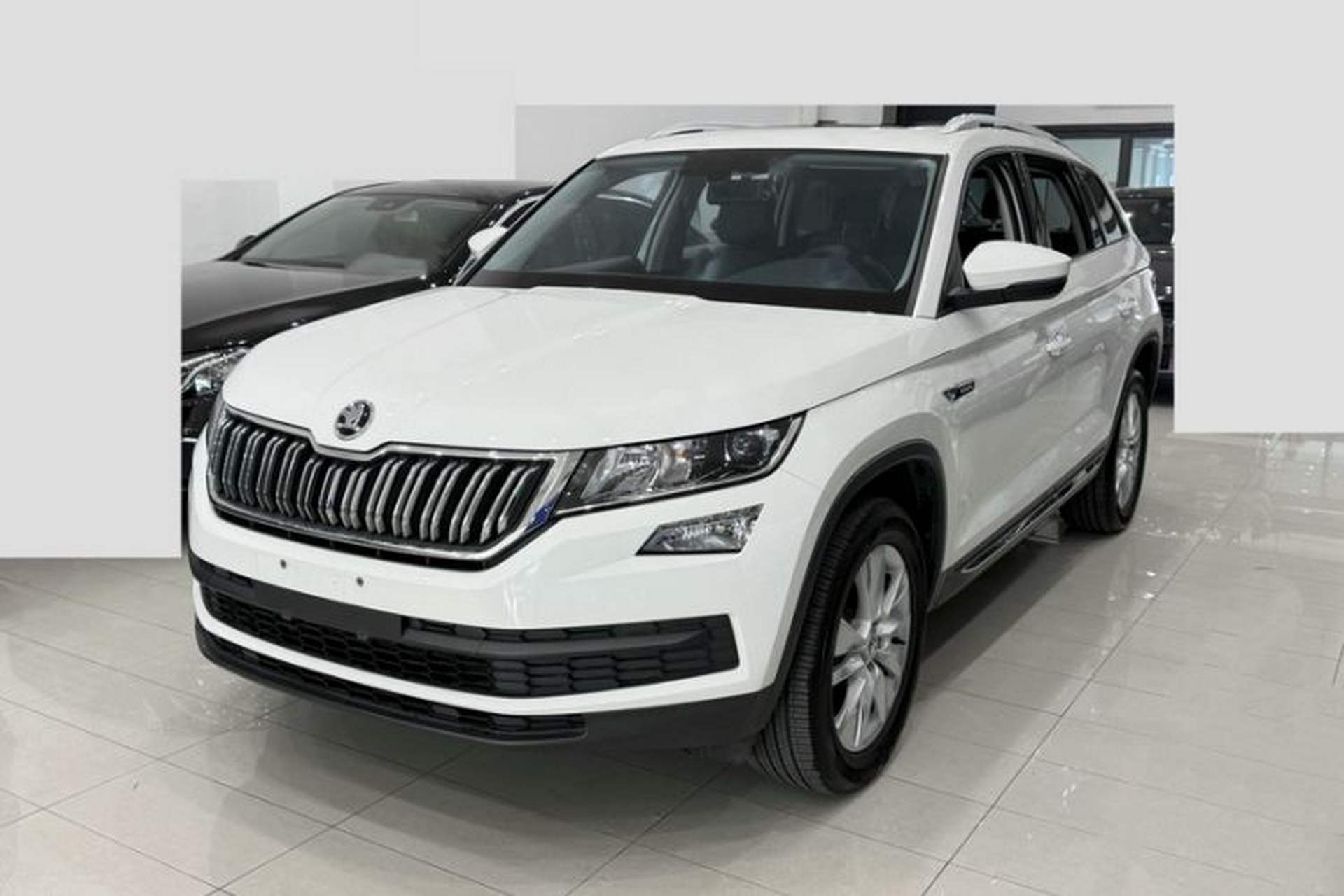 Used Skoda Kodiaq 2018 Facelifted TSI330 5-Seater Two-Wheel-Drive Comfort Edition Front Left 45 Deg