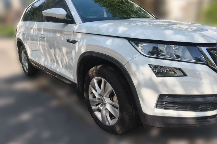 Used Skoda Kodiaq 2018 Facelifted TSI330 5-Seater Two-Wheel-Drive Comfort Edition Front Right 45 Deg