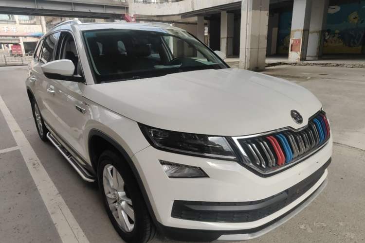 Used Skoda Kodiaq 2018 Facelifted TSI330 5-Seater Two-Wheel-Drive Luxury Enjoyment Edition Front Right 45 Deg