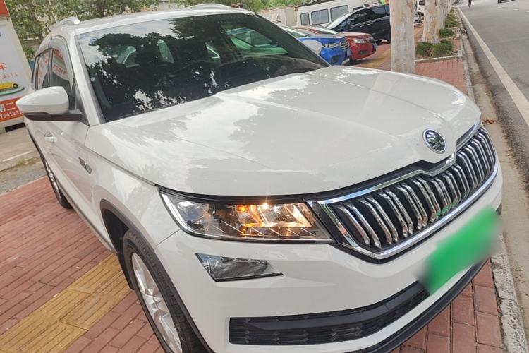 Used Skoda Kodiaq 2018 Facelifted TSI330 5-Seater Two-Wheel-Drive Luxury Edition Front Right 45 Deg