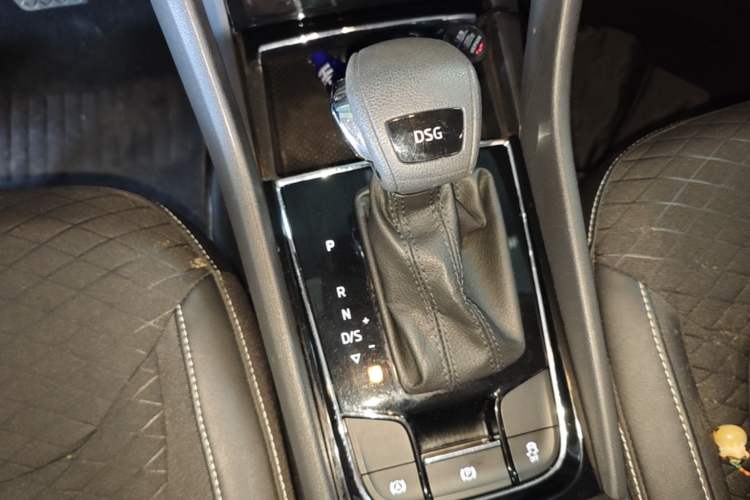 Used Skoda Kodiaq 2018 Facelifted TSI330 5-Seater Two-Wheel-Drive Comfort Edition Gear Lever