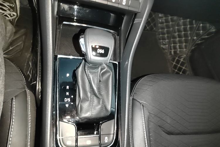 Used Skoda Kodiaq 2018 Facelifted TSI330 5-Seater Two-Wheel-Drive Comfort Edition Gear Lever