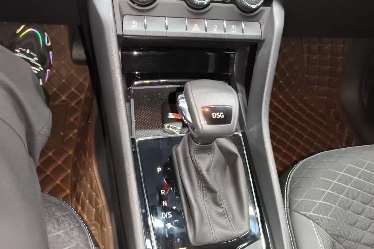 Used Skoda Kodiaq 2018 Facelifted TSI330 5-Seater Two-Wheel-Drive Comfort Edition Gear Lever