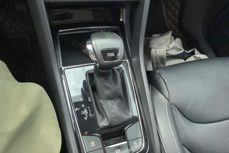 Used Skoda Kodiaq 2018 Facelifted TSI330 5-Seater Two-Wheel-Drive Luxury Enjoyment Edition Gear Lever