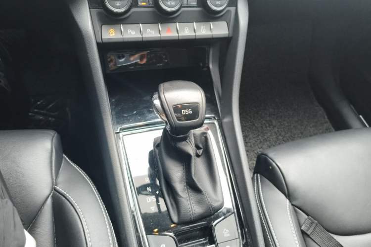 Used Skoda Kodiaq 2018 TSI380 7-Seater Four-Wheel-Drive Flagship Edition Gear Lever