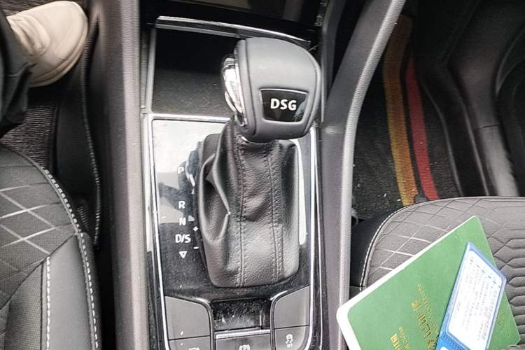 Used Skoda Kodiaq 2018 Facelifted TSI330 5-Seater Two-Wheel-Drive Comfort Edition Gear Lever