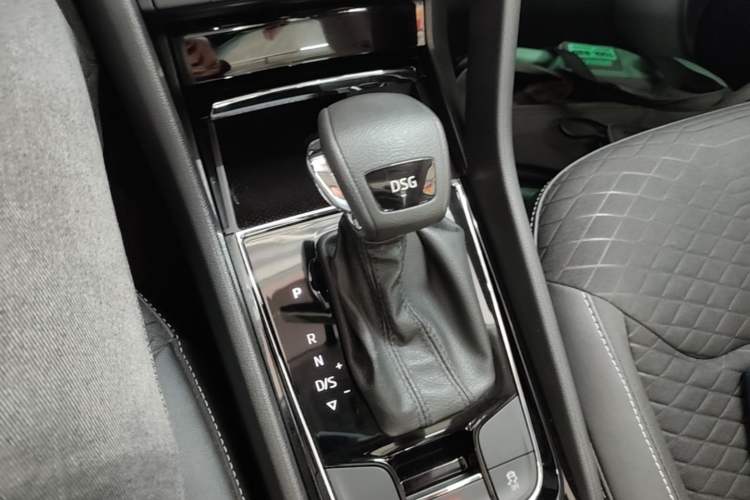 Used Skoda Kodiaq 2018 Facelifted TSI330 5-Seater Two-Wheel-Drive Comfort Edition Gear Lever