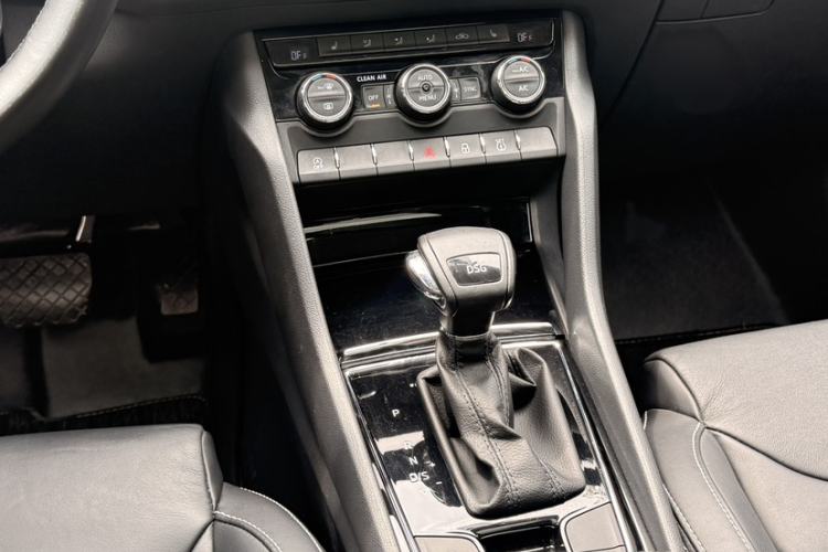 Used Skoda Kodiaq 2018 Facelifted TSI330 5-Seater Two-Wheel-Drive Luxury Enjoyment Edition Gear Lever