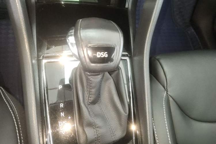 Used Skoda Kodiaq 2018 Restyled TSI330 7-Seater Two-Wheel Drive Luxury Tech Edition Gear Lever